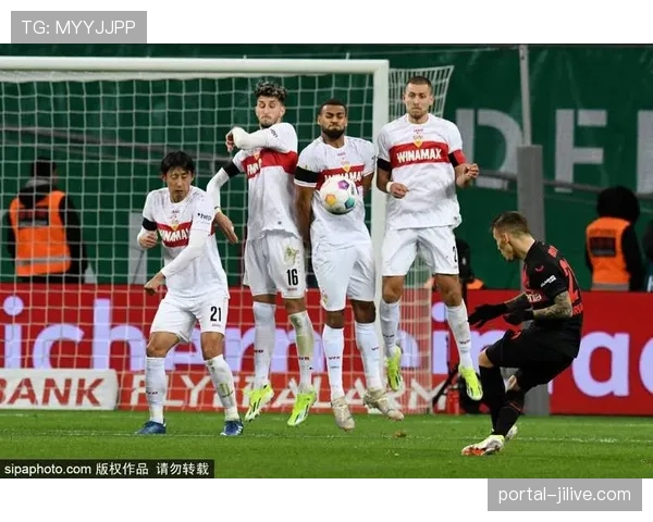 格里马尔多任意球建功 十人勒沃库森遭帕德博恩逼平德国杯1比1
