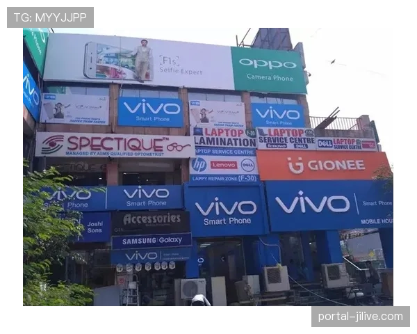 特写：场边广告牌实现程序化购买，不同国家观众看到的啤酒品牌广告不同